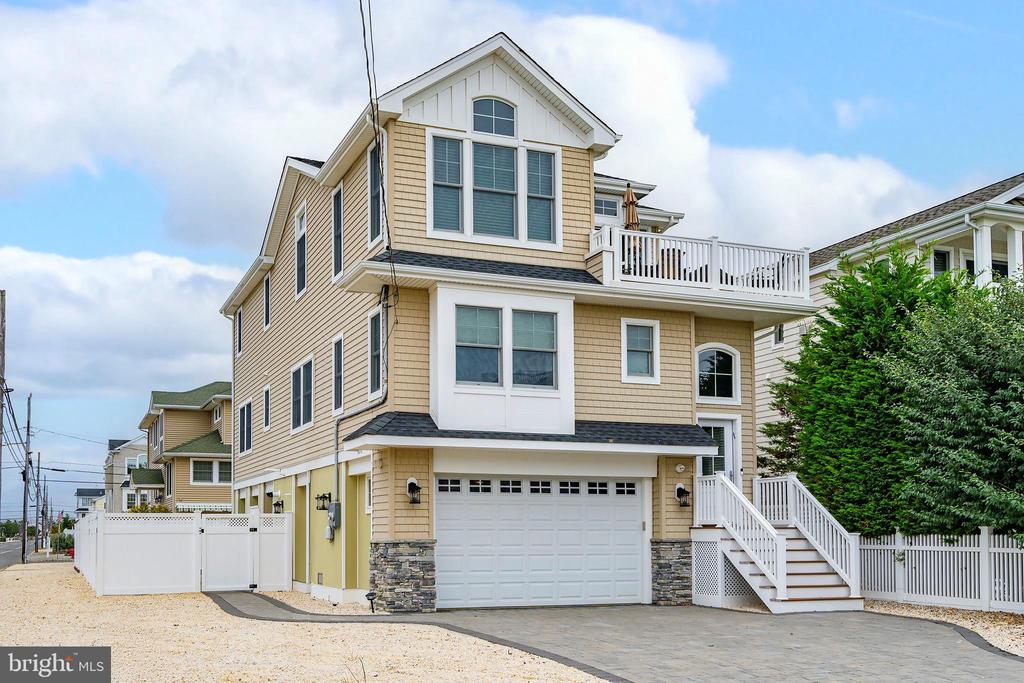 12711 BEACH AVE