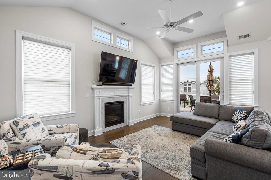 12711 BEACH AVE