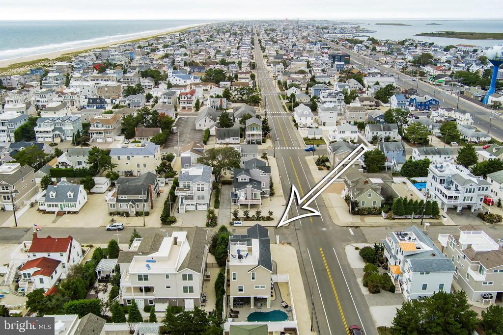 12711 BEACH AVE