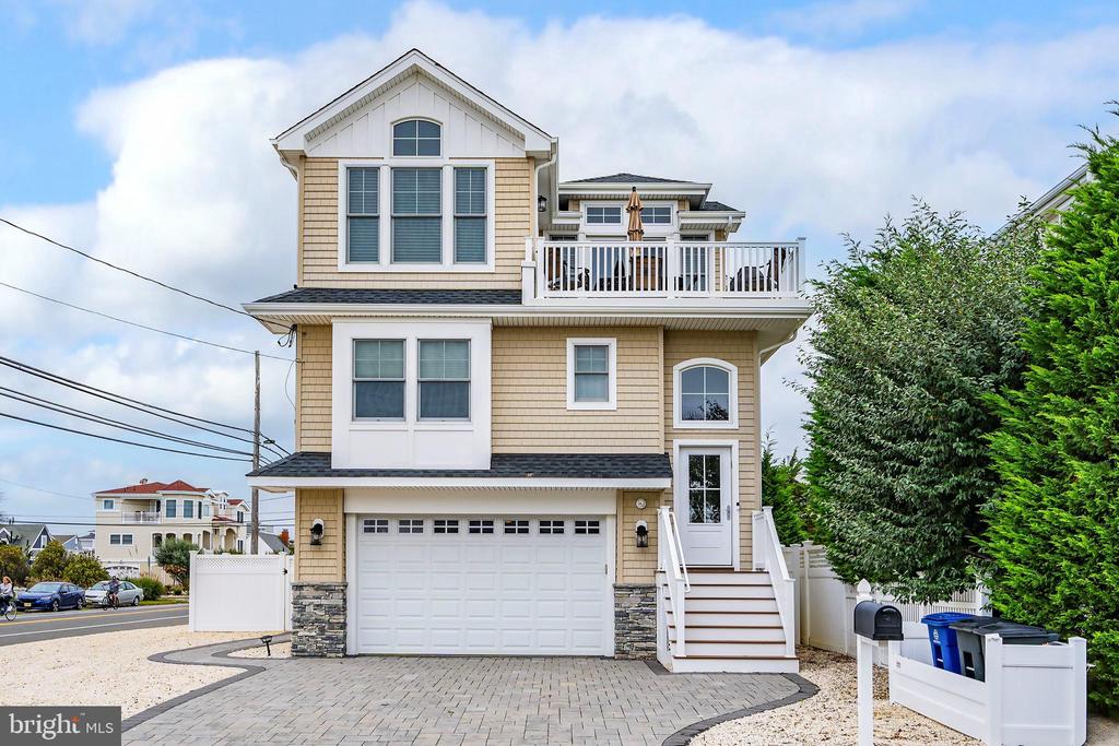 12711 BEACH AVE