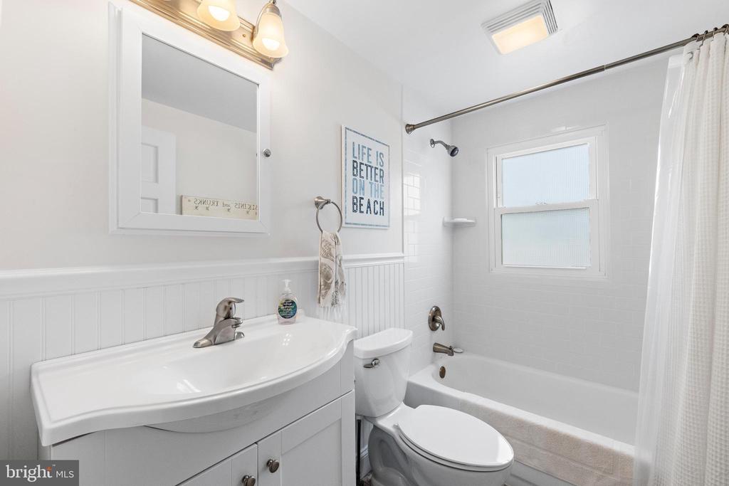 103 E 86TH SEA GLASS