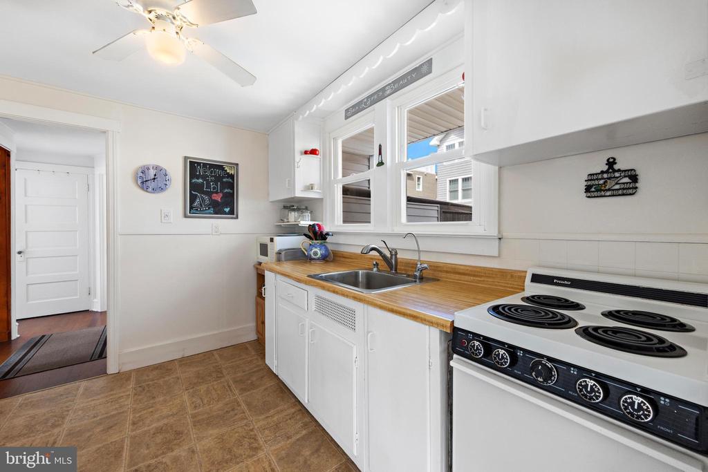 103 E 86TH SEA GLASS