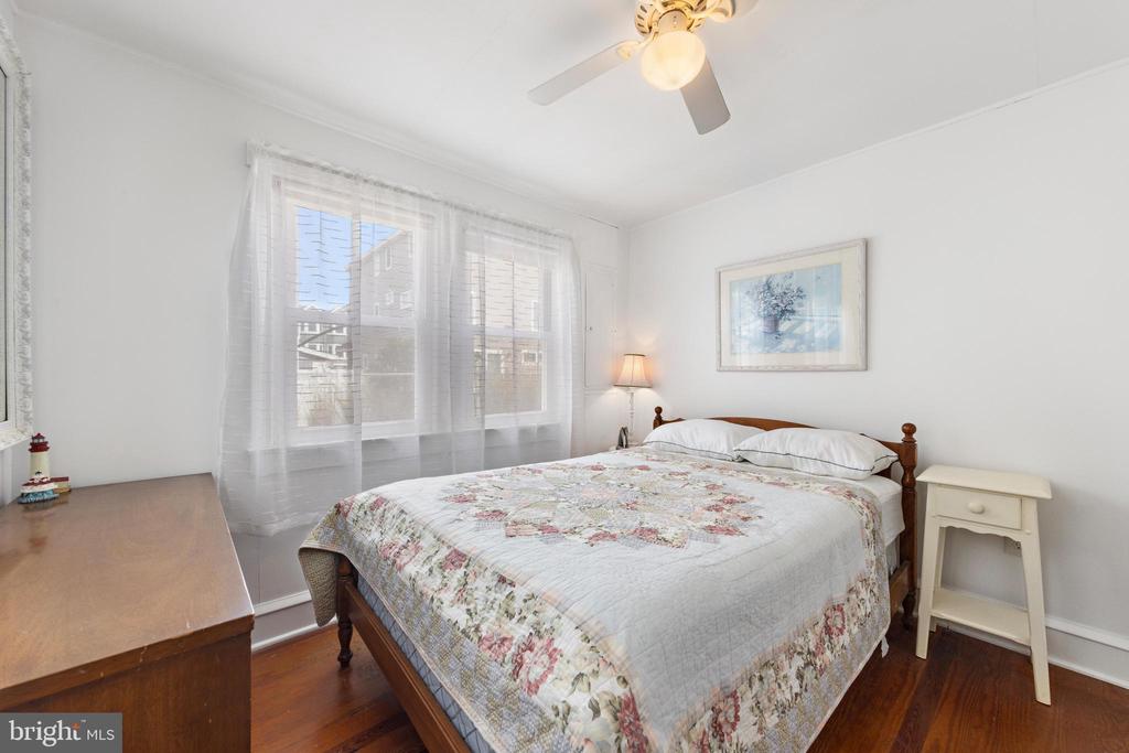 103 E 86TH SEA GLASS