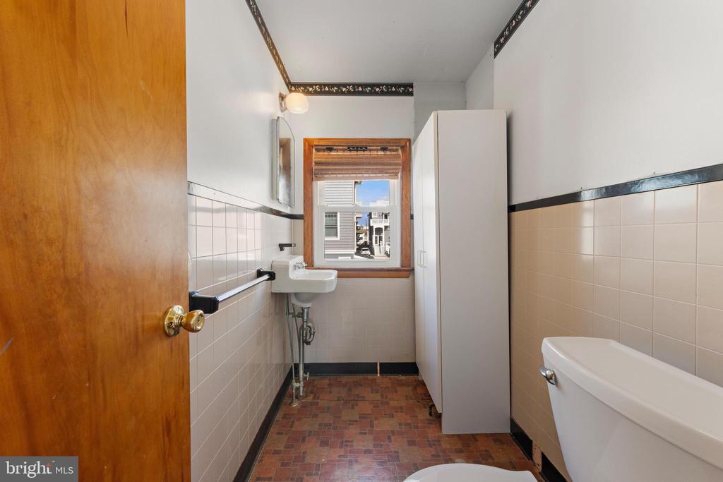 103 E 86TH SEA GLASS