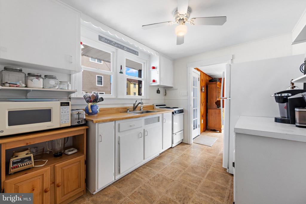 103 E 86TH SEA GLASS