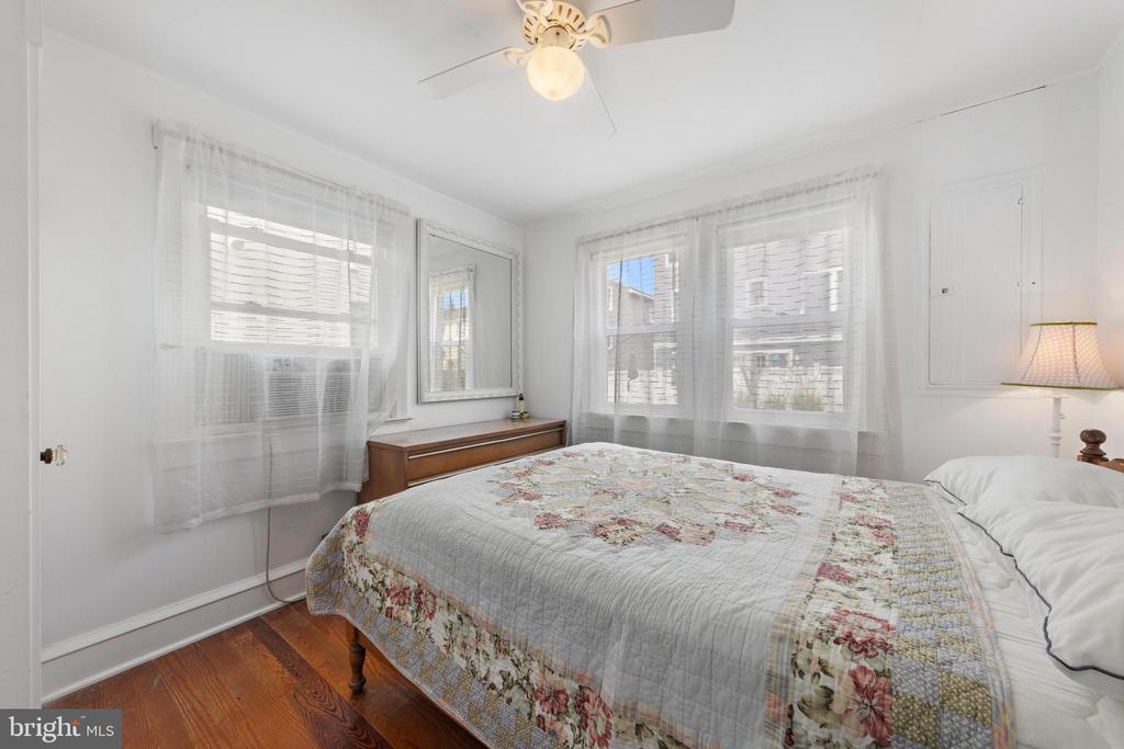 103 E 86TH SEA GLASS