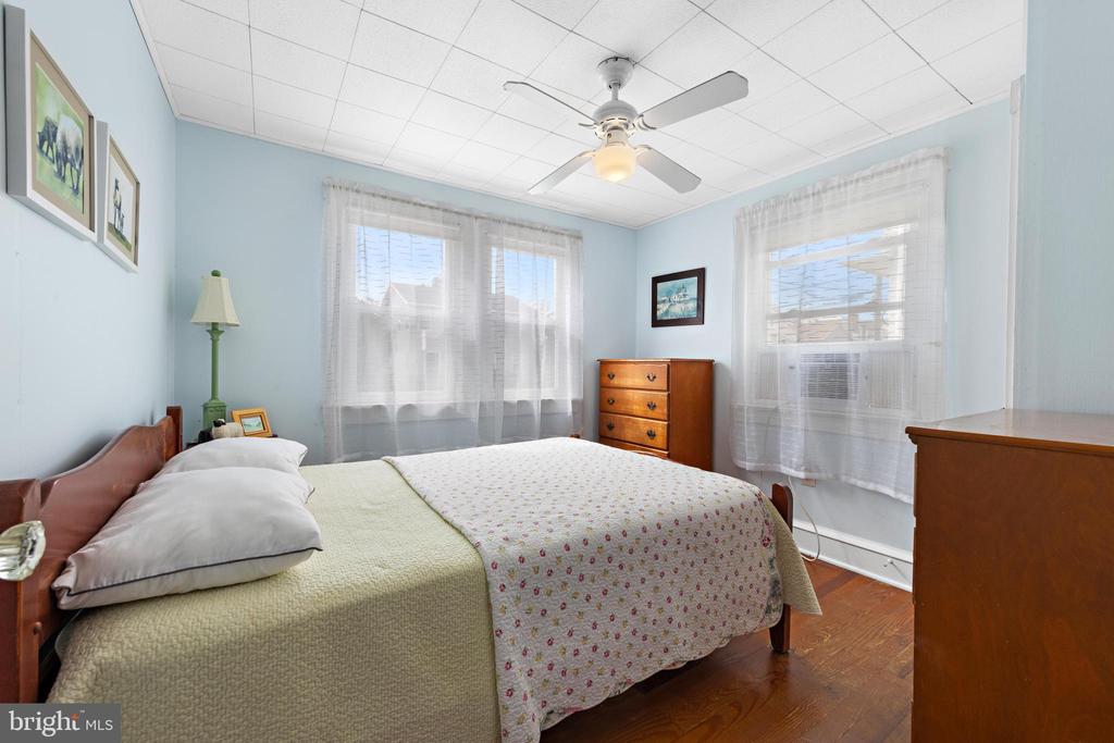 103 E 86TH SEA GLASS