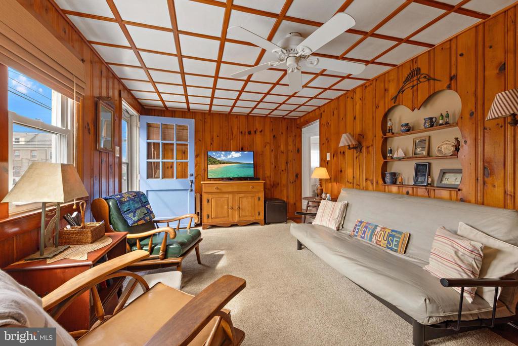 103 E 86TH SEA GLASS