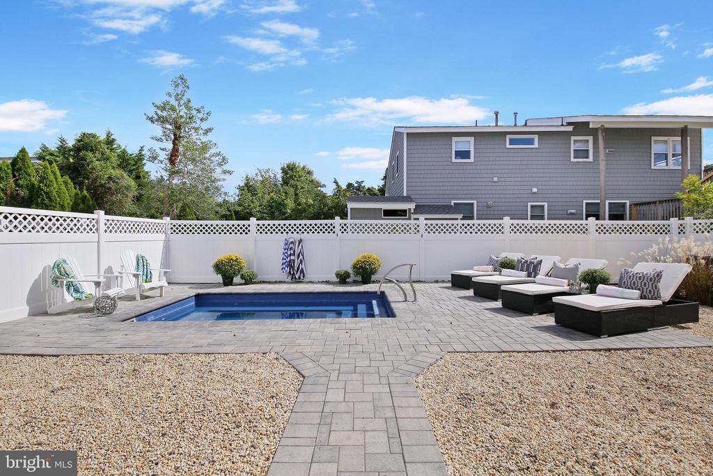 1106 CENTRAL AVENUE