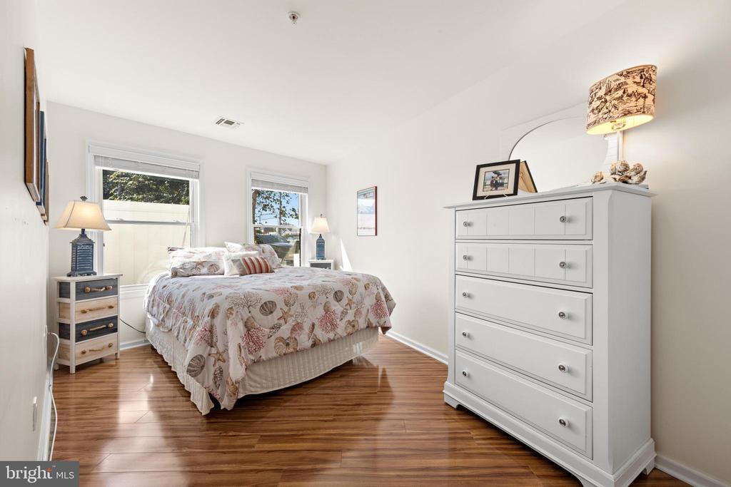 1810 CENTRAL AVENUE Unit: 5