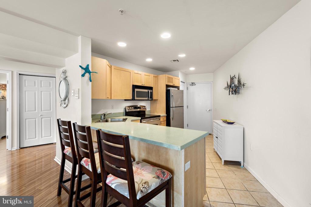 1810 CENTRAL AVENUE Unit: 5