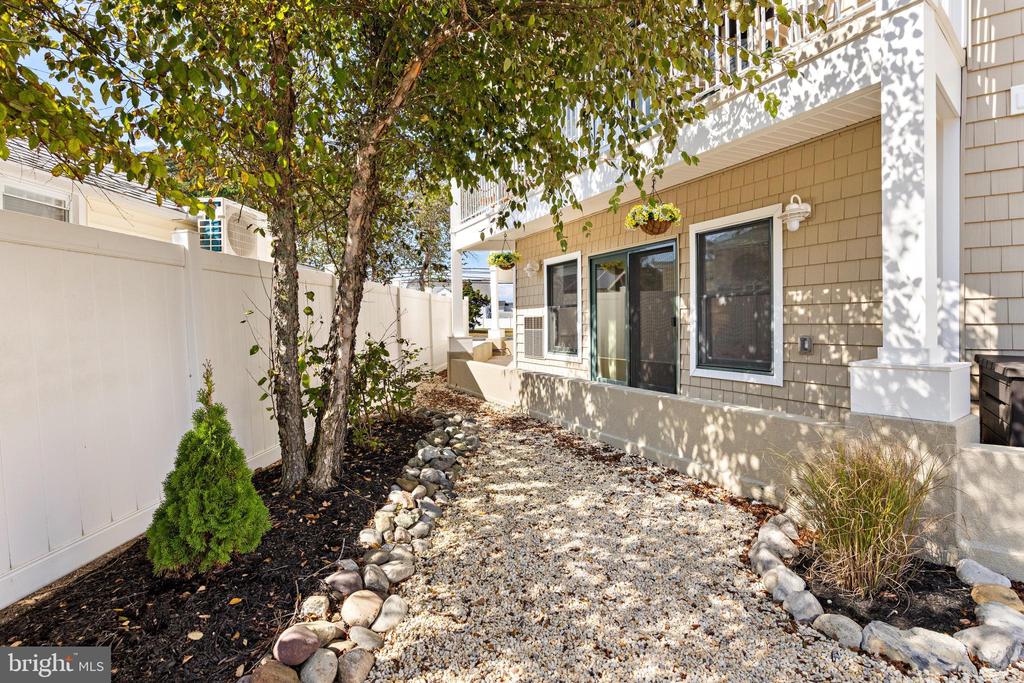 1810 CENTRAL AVENUE Unit: 5