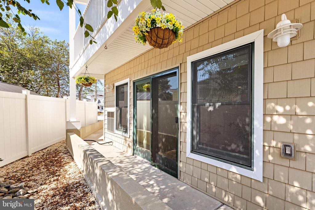 1810 CENTRAL AVENUE Unit: 5