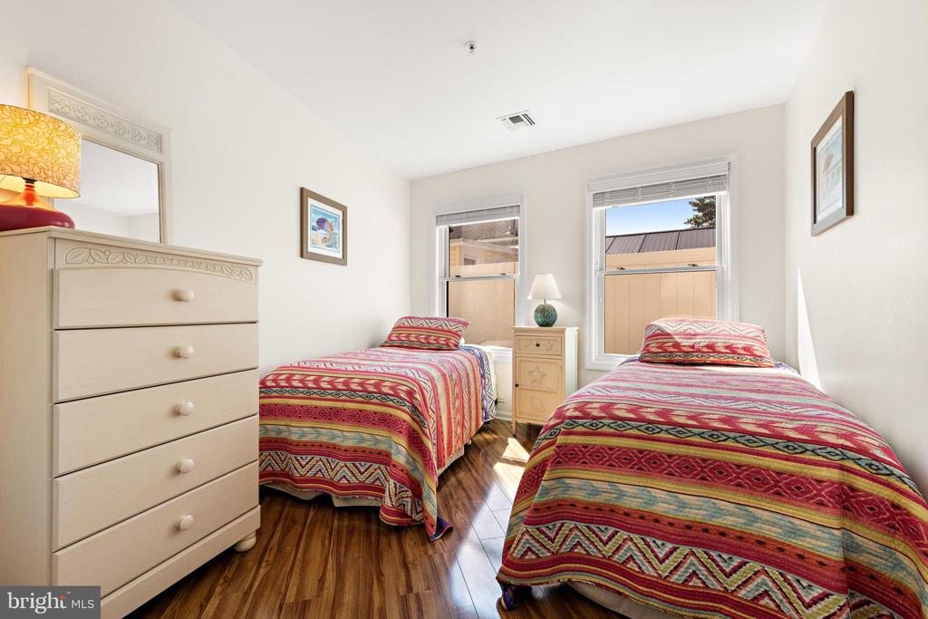 1810 CENTRAL AVENUE Unit: 5
