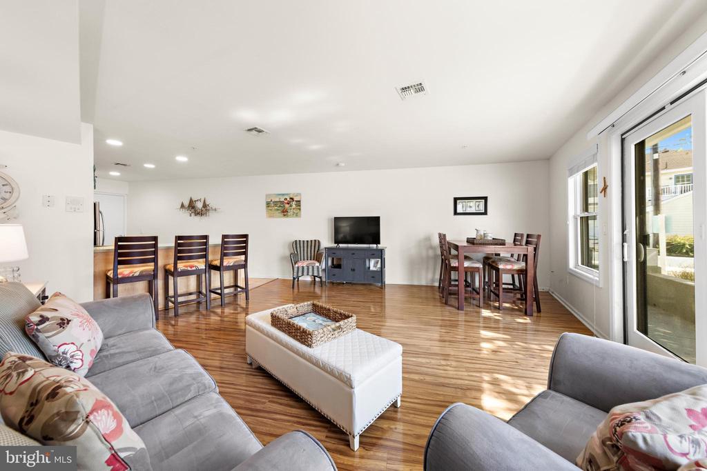 1810 CENTRAL AVENUE Unit: 5