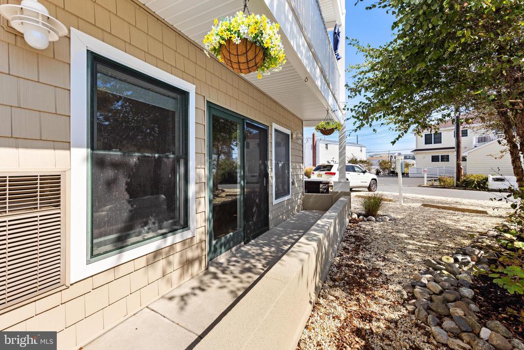 1810 CENTRAL AVENUE Unit: 5