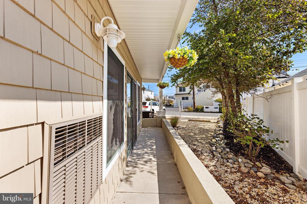 1810 CENTRAL AVENUE Unit: 5