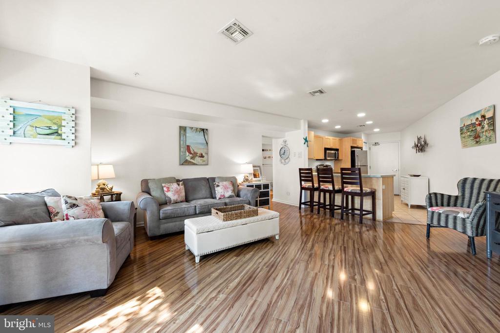 1810 CENTRAL AVENUE Unit: 5