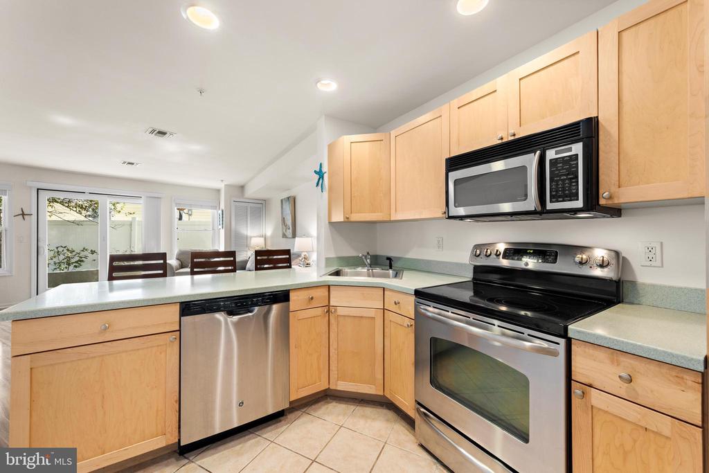 1810 CENTRAL AVENUE Unit: 5