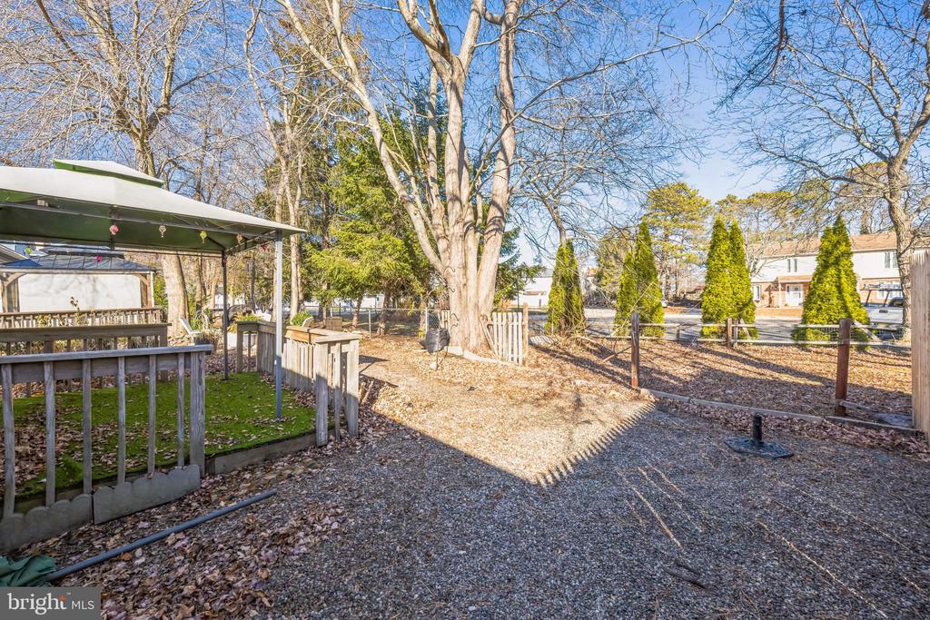 8 EMERALD DRIVE