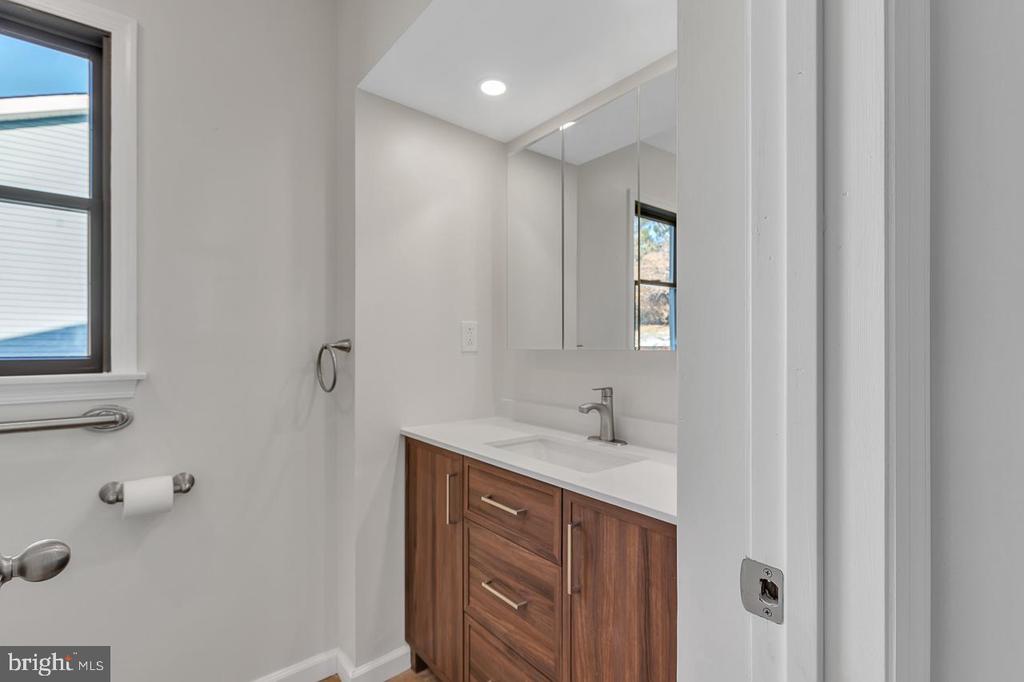 4 CEDAR AVENUE