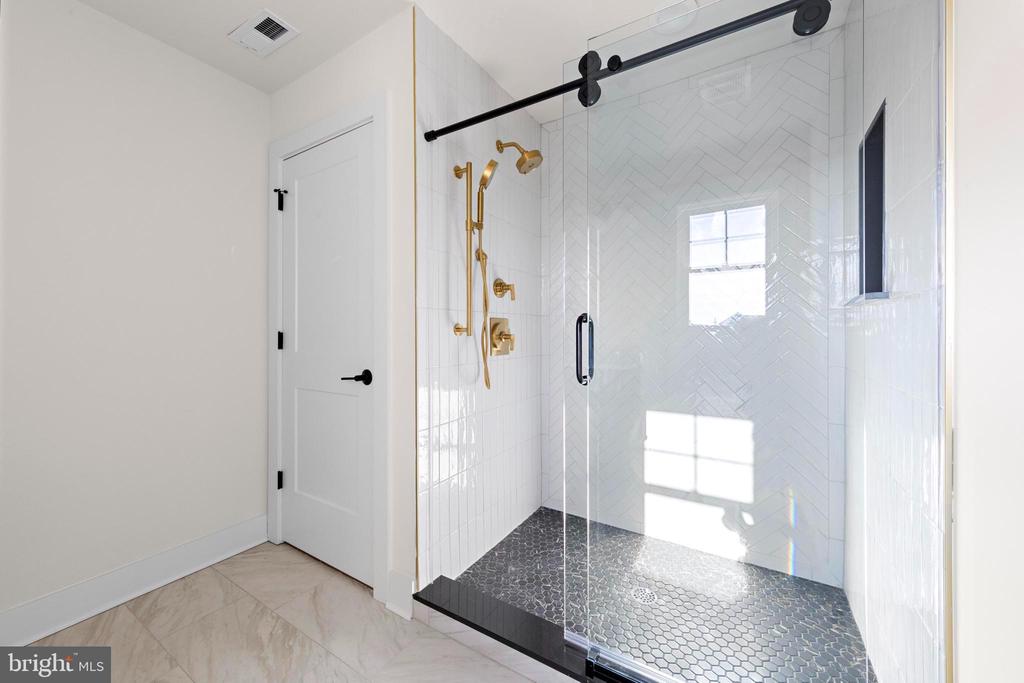 4 E 19TH STREET Unit: B