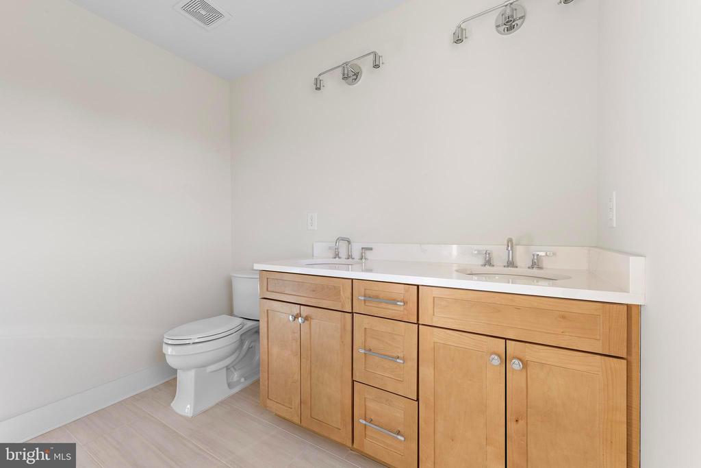4 E 19TH STREET Unit: B