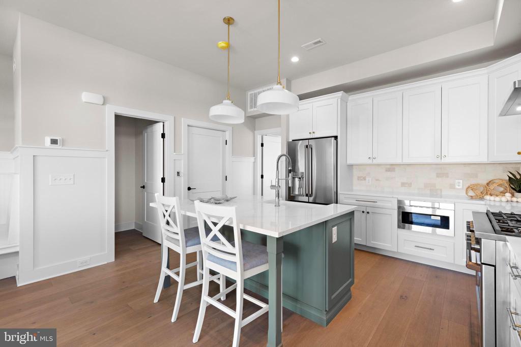 4 E 19TH STREET Unit: B