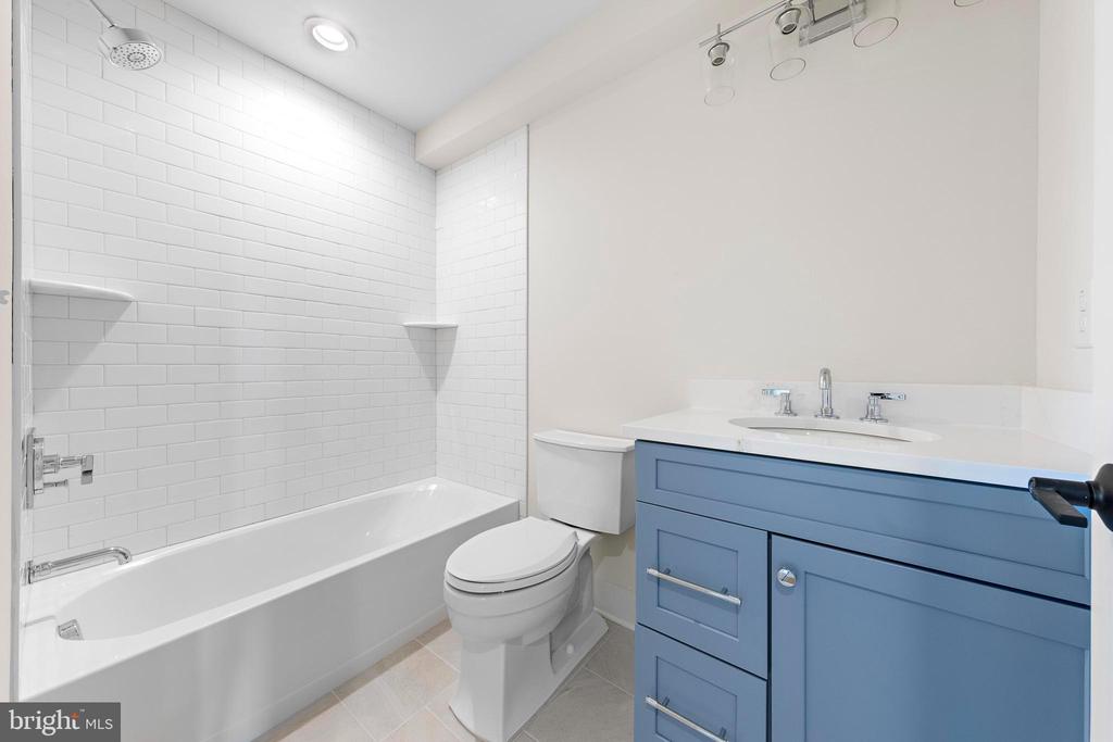 4 E 19TH STREET Unit: B