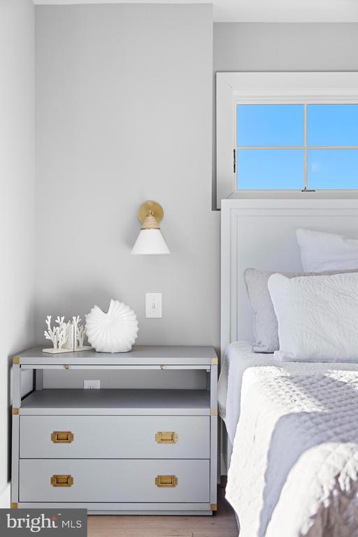 4 E 19TH STREET Unit: B