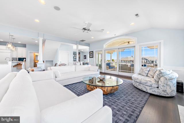 107 LONG BEACH BLVD