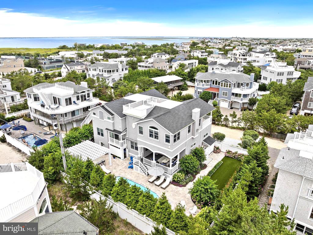 107 LONG BEACH BLVD
