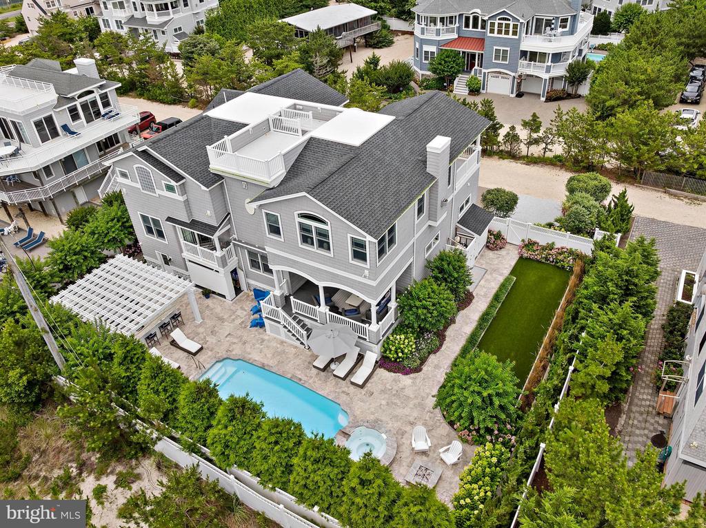 107 LONG BEACH BLVD