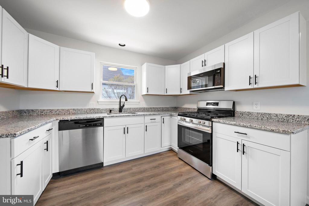 208 LANTERN PLACE