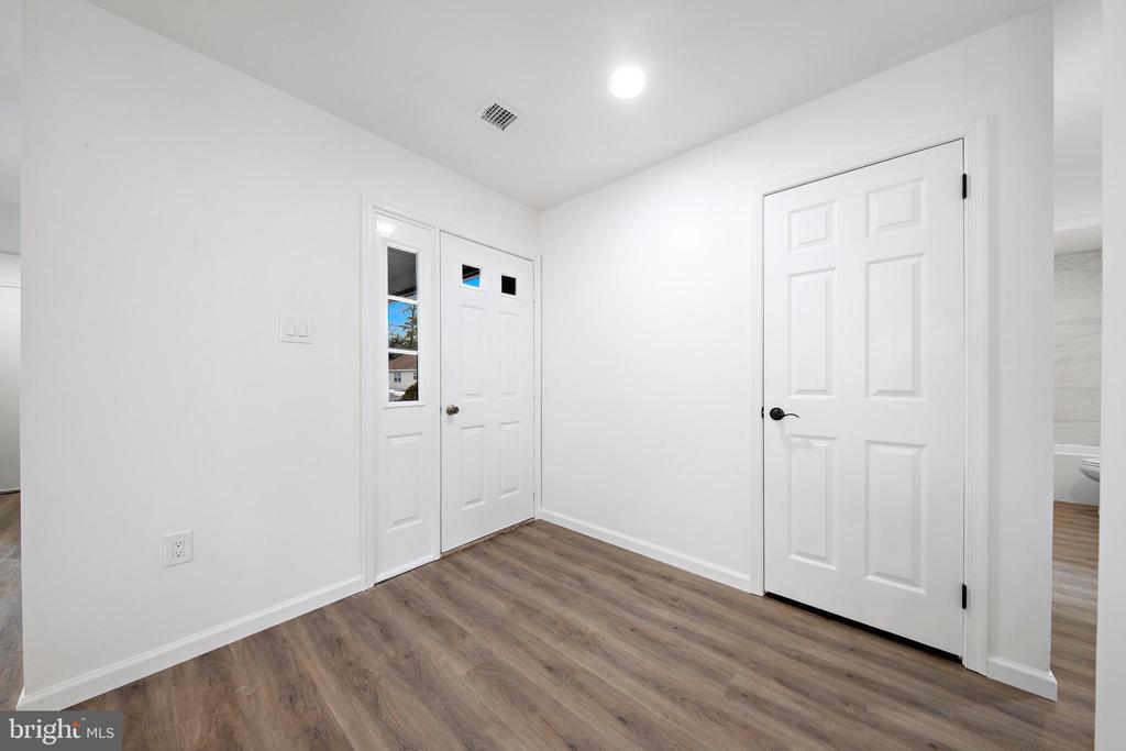 208 LANTERN PLACE