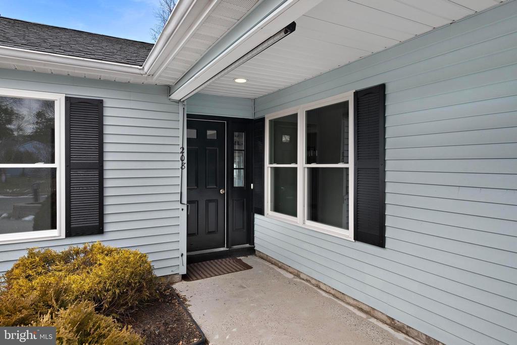 208 LANTERN PLACE