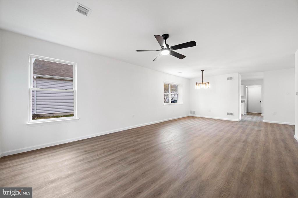 208 LANTERN PLACE