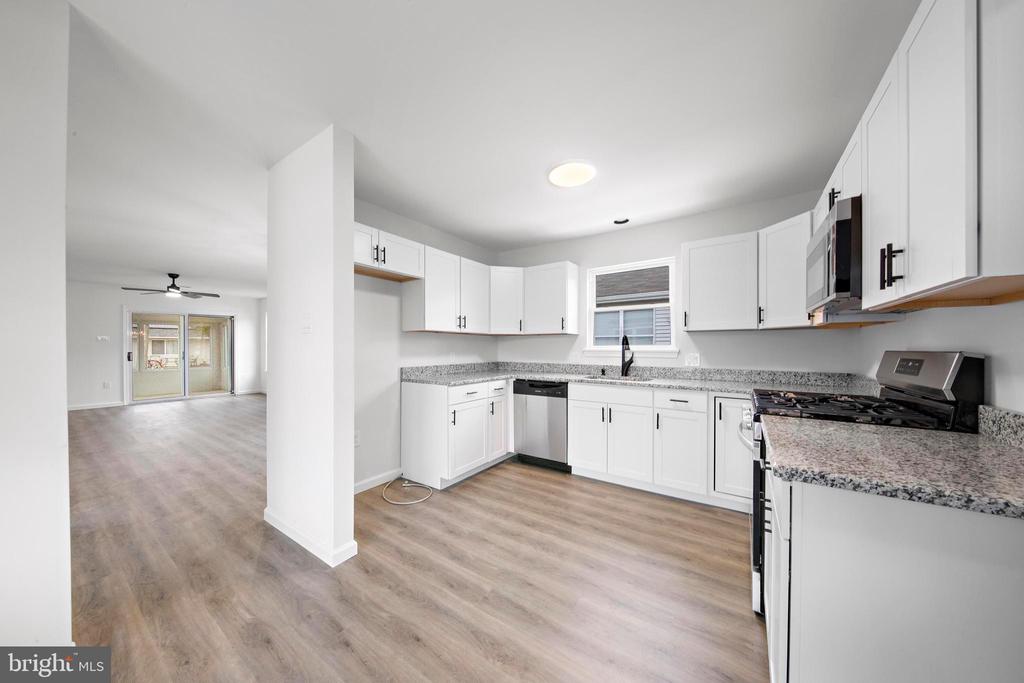 208 LANTERN PLACE