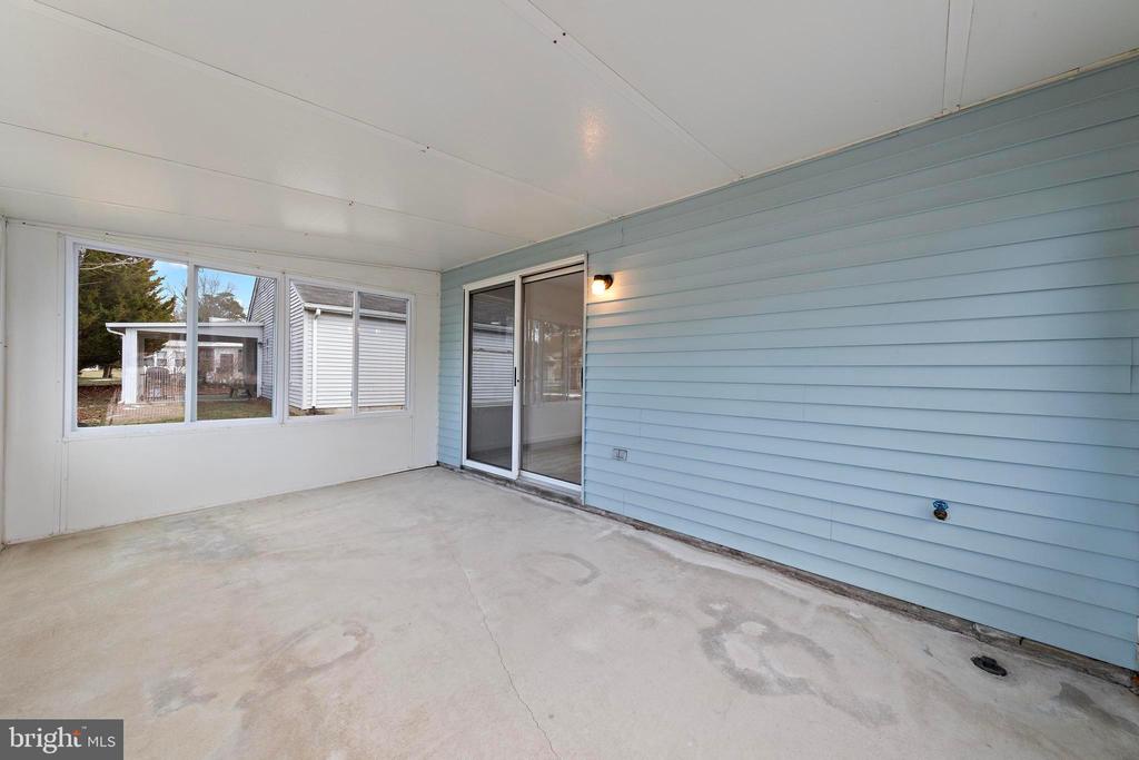 208 LANTERN PLACE