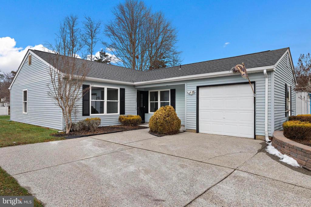 208 LANTERN PLACE