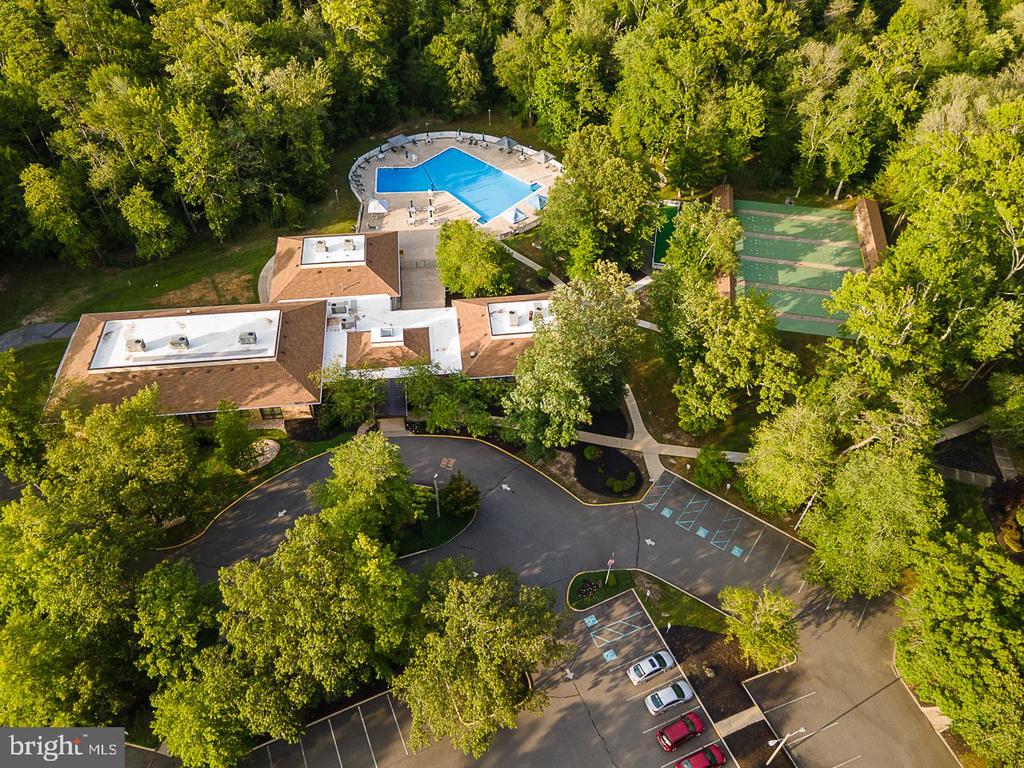 208 LANTERN PLACE
