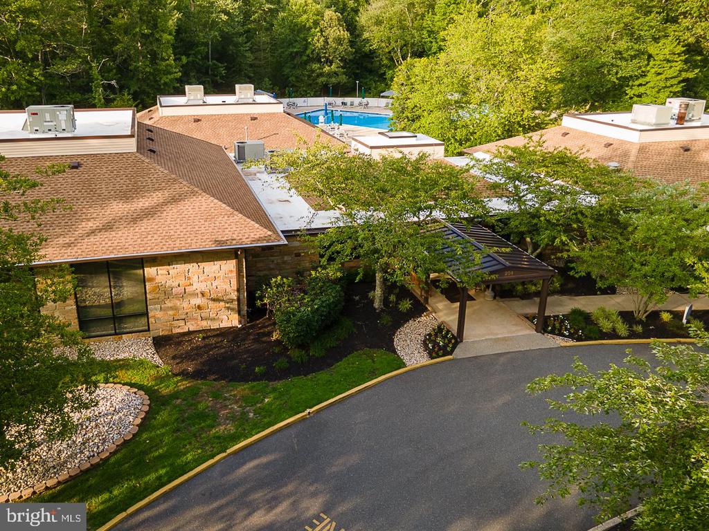 208 LANTERN PLACE