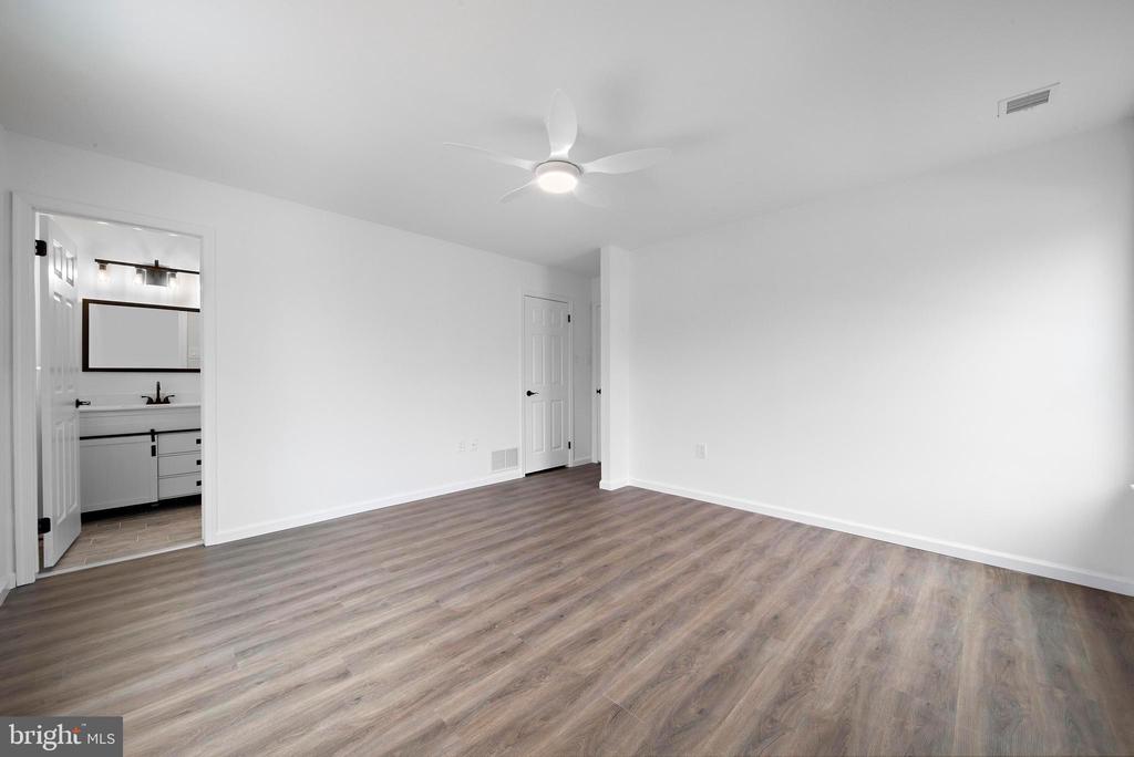 208 LANTERN PLACE