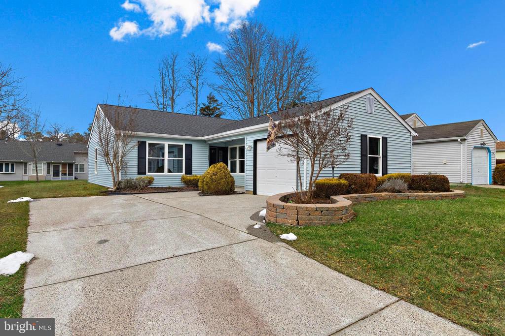 208 LANTERN PLACE