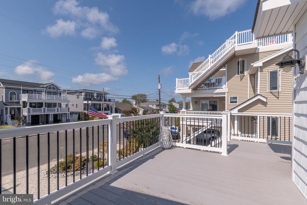 261 DIVISON AVE
