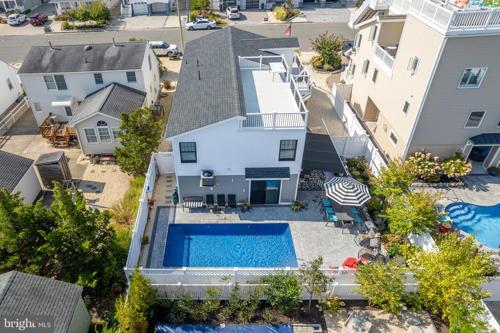 261 DIVISON AVE