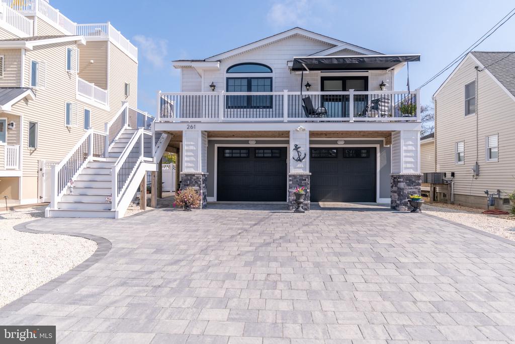 261 DIVISON AVE