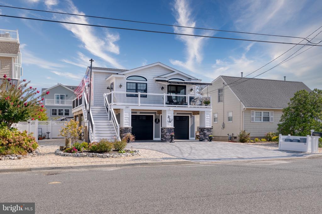 261 DIVISON AVE