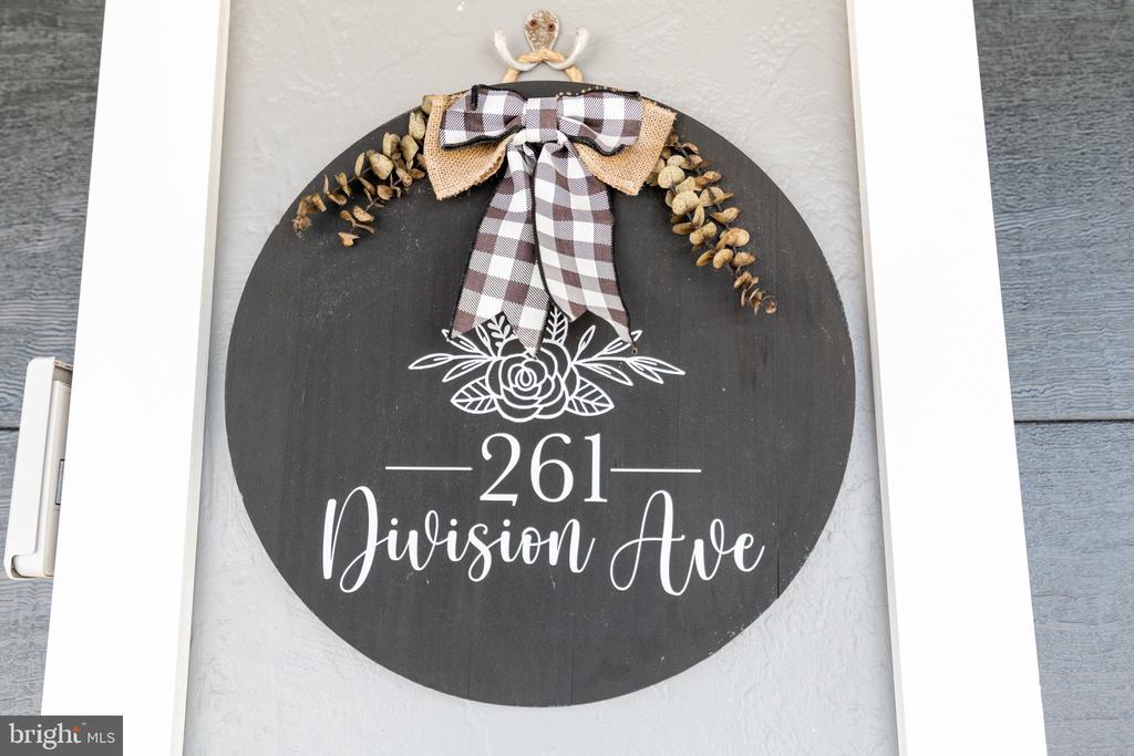 261 DIVISON AVE