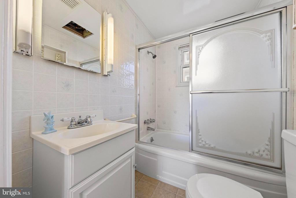 15 W CAROLINA AVENUE